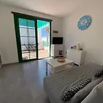 Lola Puerto del Carmen (Lanzarote)